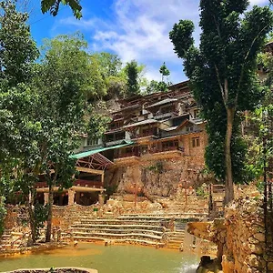 Hotel Paraiso Cano Hondo, Los Guineos Perdidos